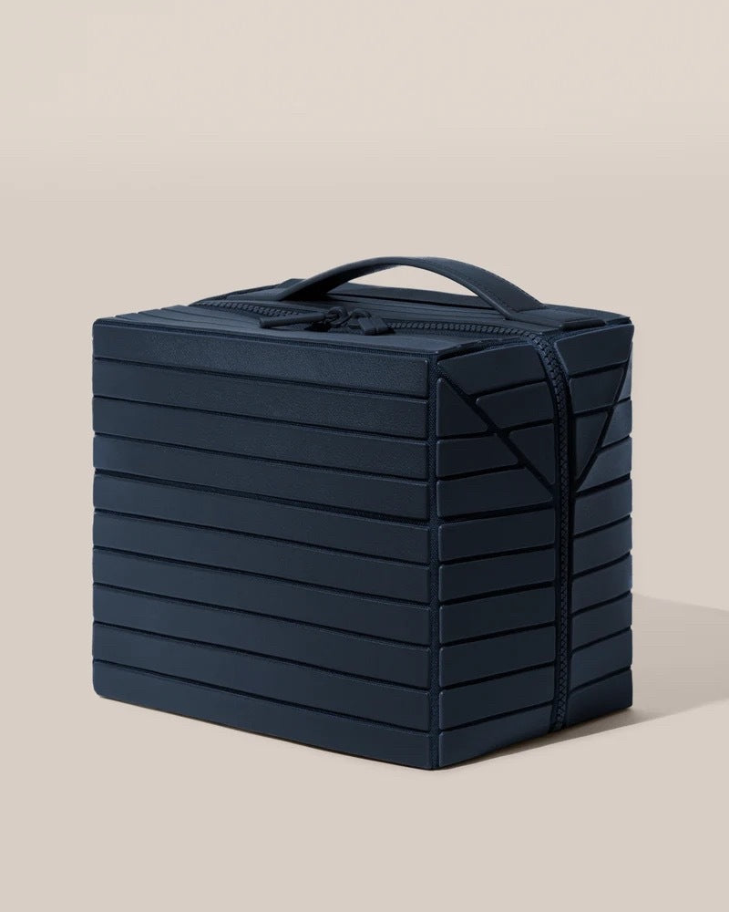 ✨2026 New Travel Toiletry Bag 🧳 | Large Capacity Cosmetic & Skin Care Storage 🧴 | Portable & Partitioned Design for Organized Travel 🎒💖