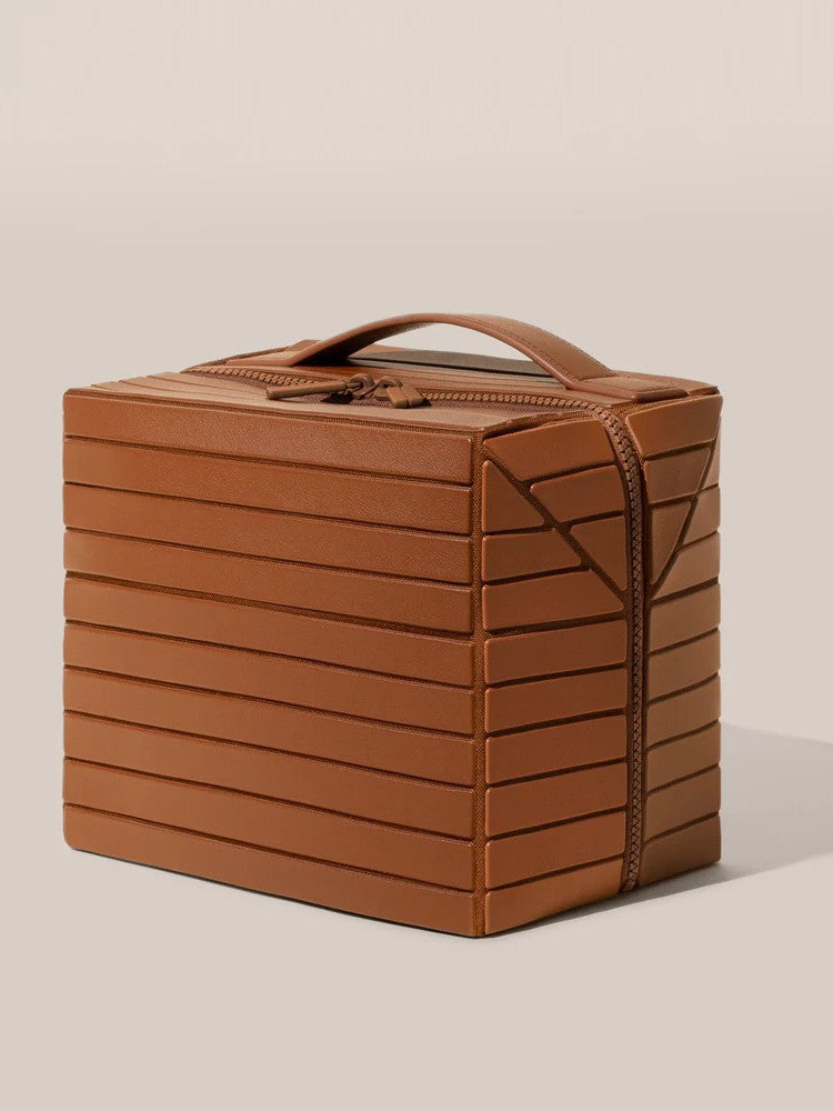 ✨2026 New Travel Toiletry Bag 🧳 | Large Capacity Cosmetic & Skin Care Storage 🧴 | Portable & Partitioned Design for Organized Travel 🎒💖